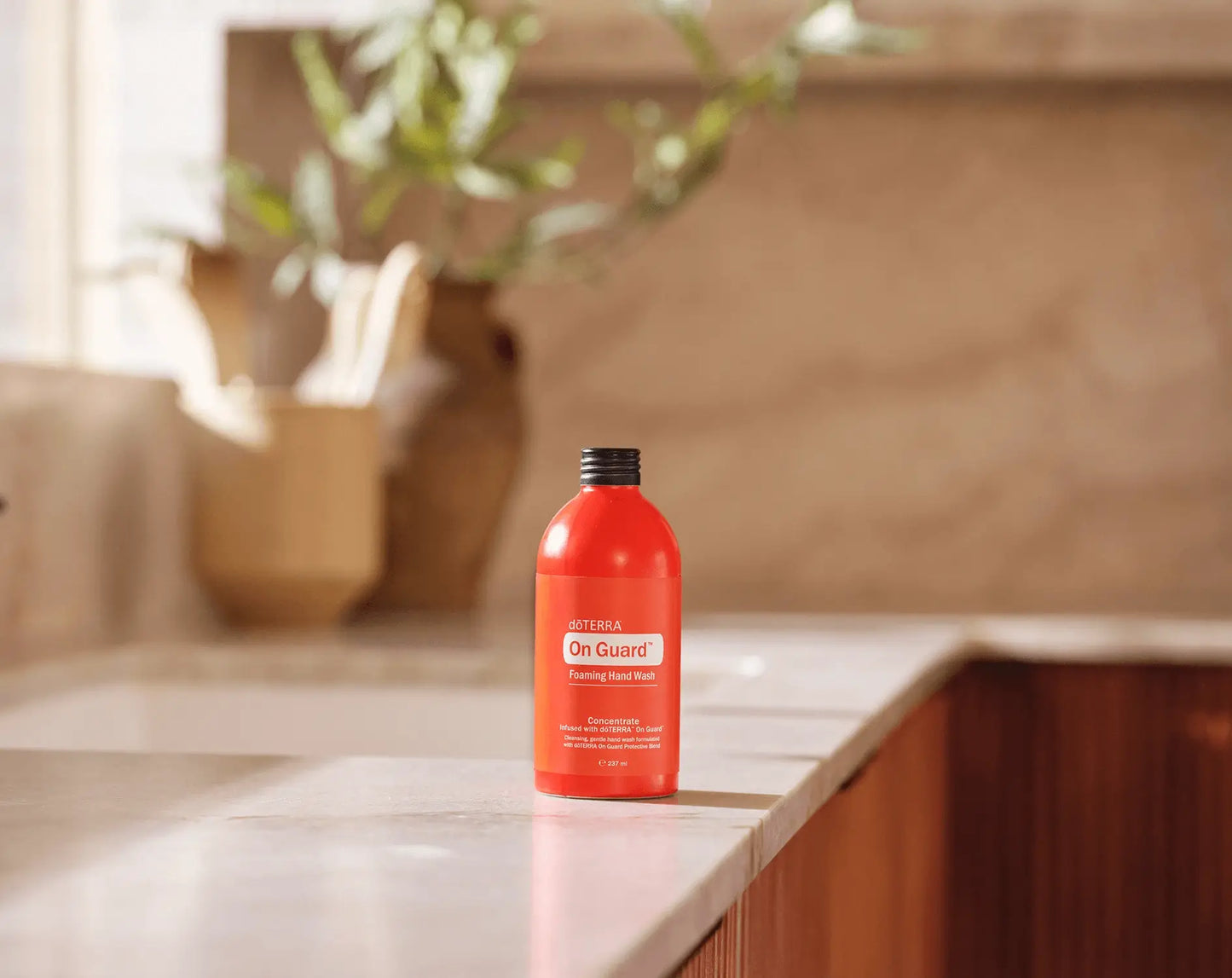 Concentré de mousse nettoyante pour les mains On Guard dōTERRA | 237 ml