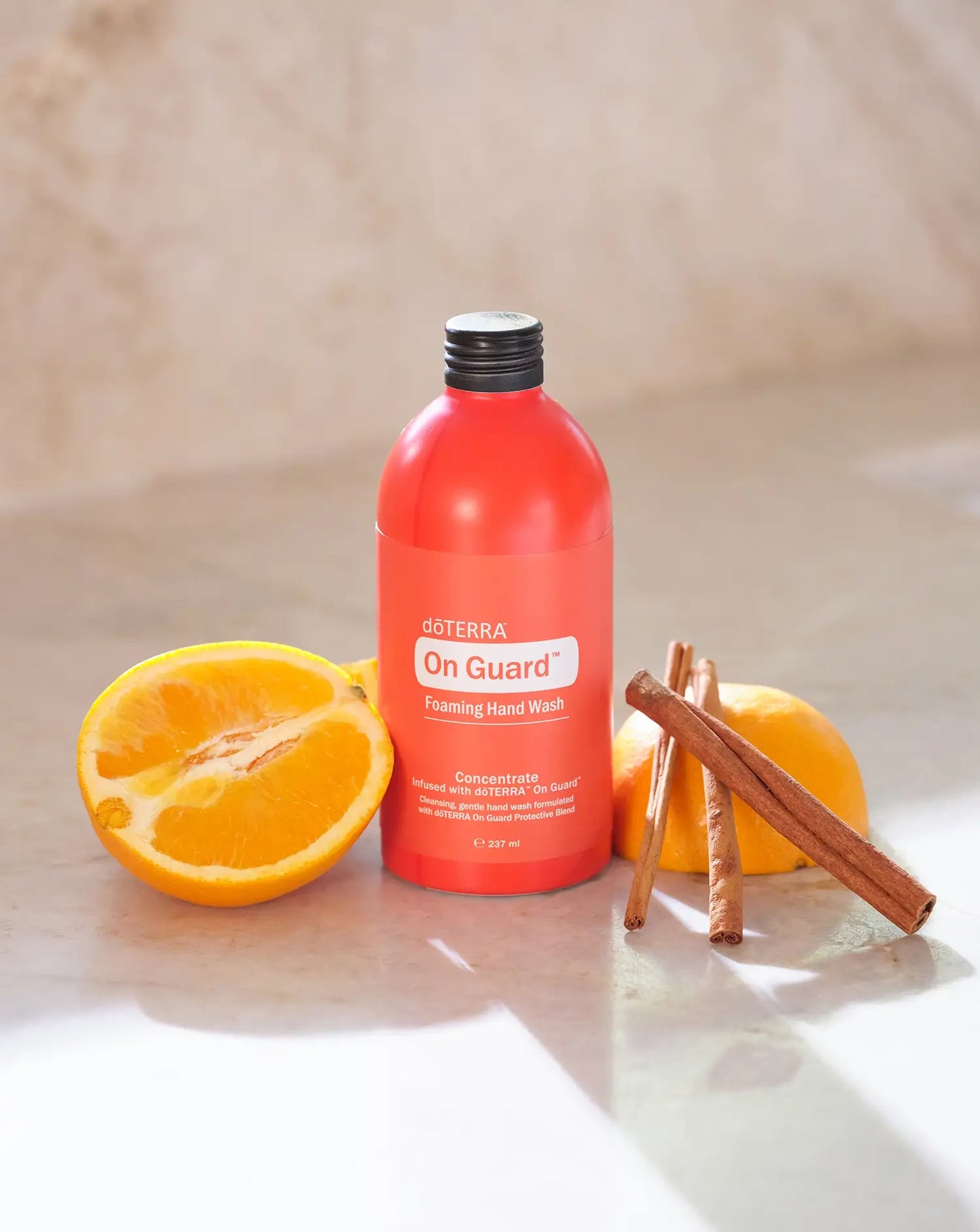 Concentré de mousse nettoyante pour les mains On Guard dōTERRA | 237 ml