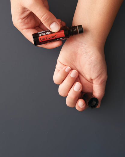 On Guard Touch mélange en applicateur à bille d'huile essentielle doTERRA, 10 ml