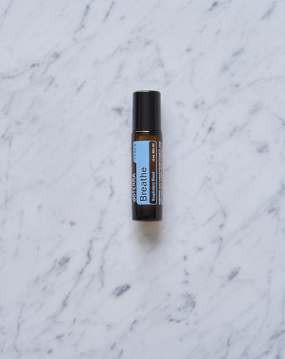 Air Touch mélange en applicateur à bille dōTERRA, roll-on sur du marbre
