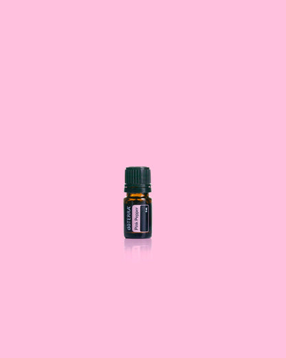 Baies roses huile essentielle dōTERRA, sur fond rose