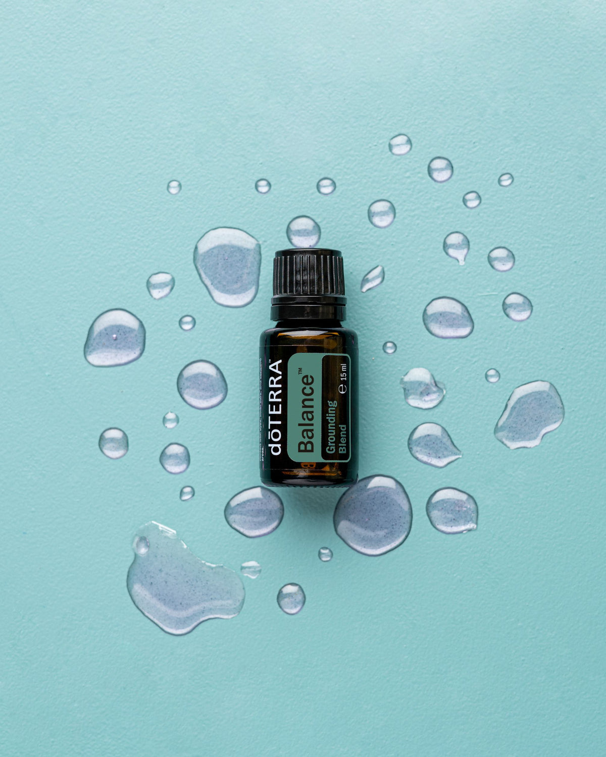 Balance mélange d'huiles essentielles dōTERRA, flacon sur fond bleu