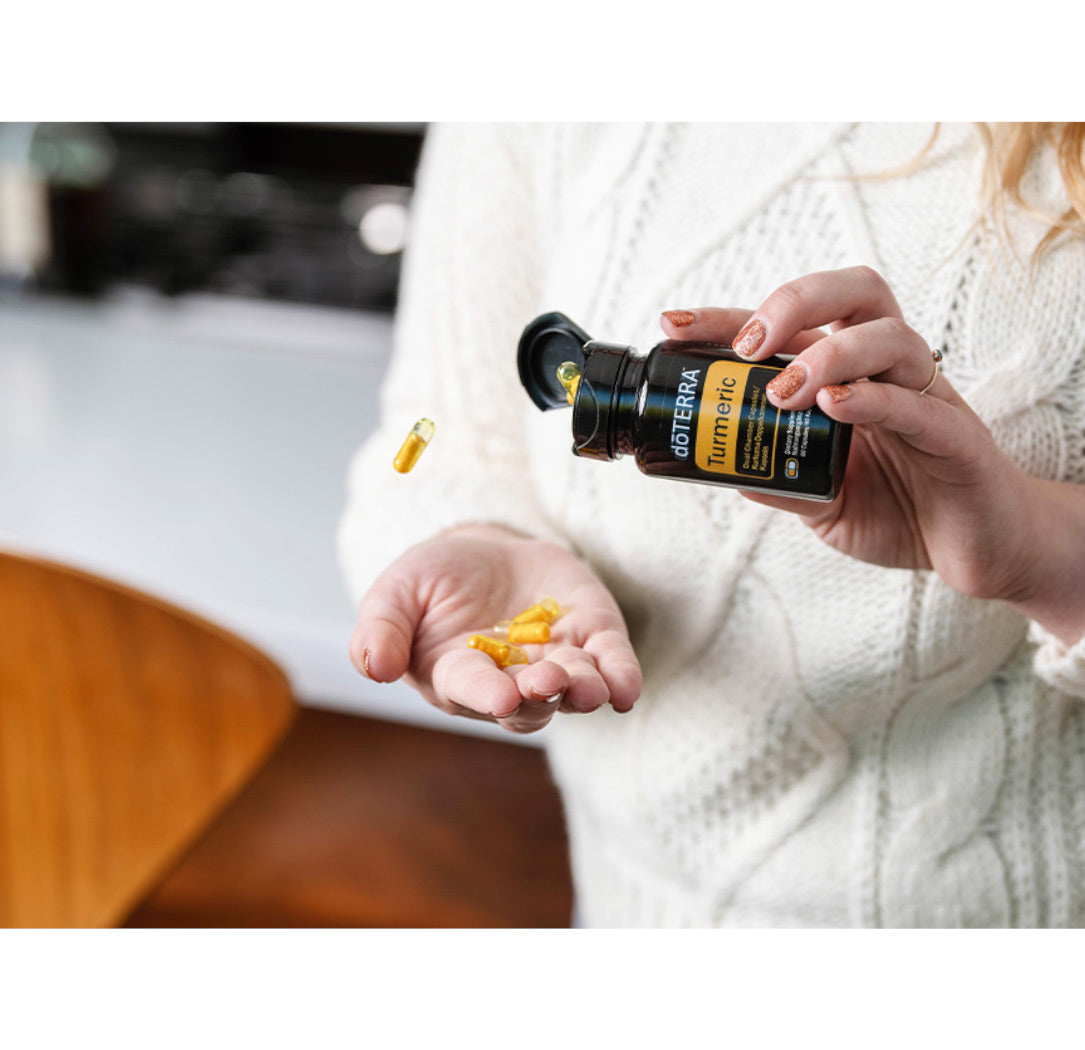 Huile d'olive, extrait de racine et huile essentielle de curcuma, les ingrédients mis en avant des gélules doubles au curcuma dōTERRA