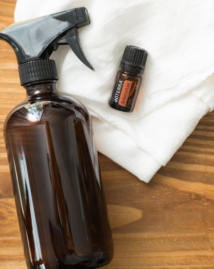 Thuya huile essentielle dōTERRA, flacon et spray ambré pour la maison