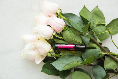 Rose Touch dilué en applicateur à bille d'huile essentielle doTERRA, 10 ml